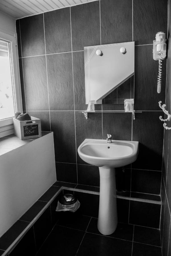 Logis Le Saint Hubert Hotel Haybes Kültér fotó