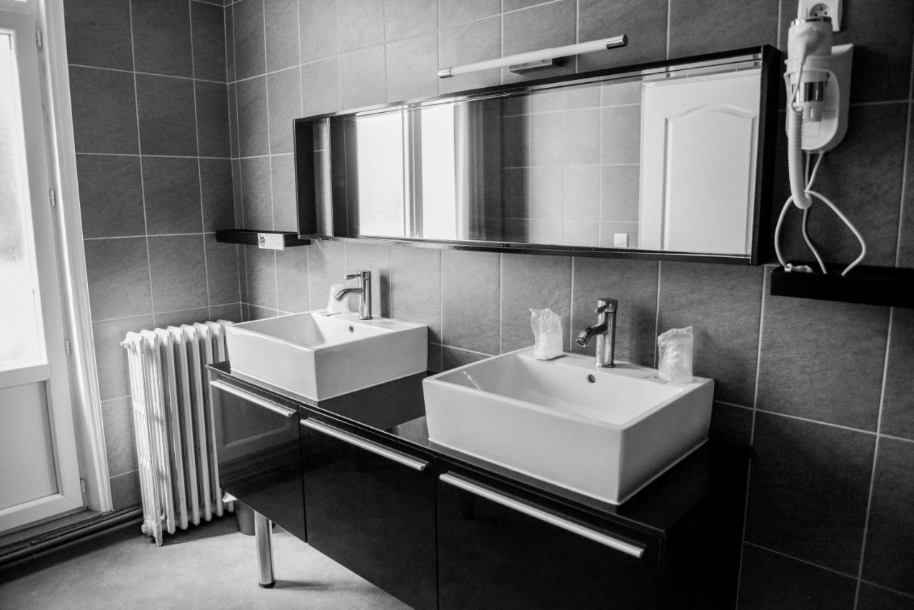 Logis Le Saint Hubert Hotel Haybes Kültér fotó