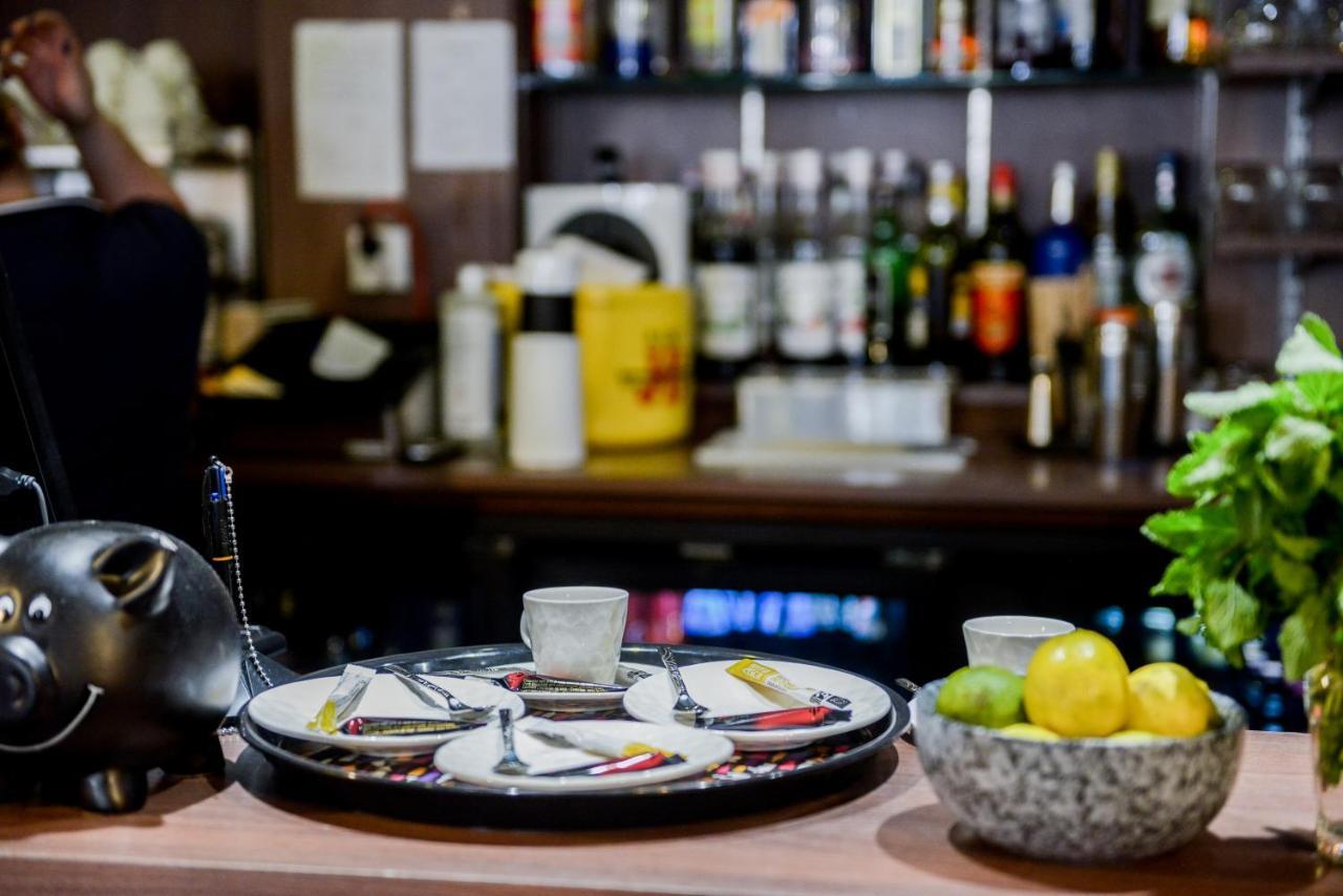 Logis Le Saint Hubert Hotel Haybes Kültér fotó