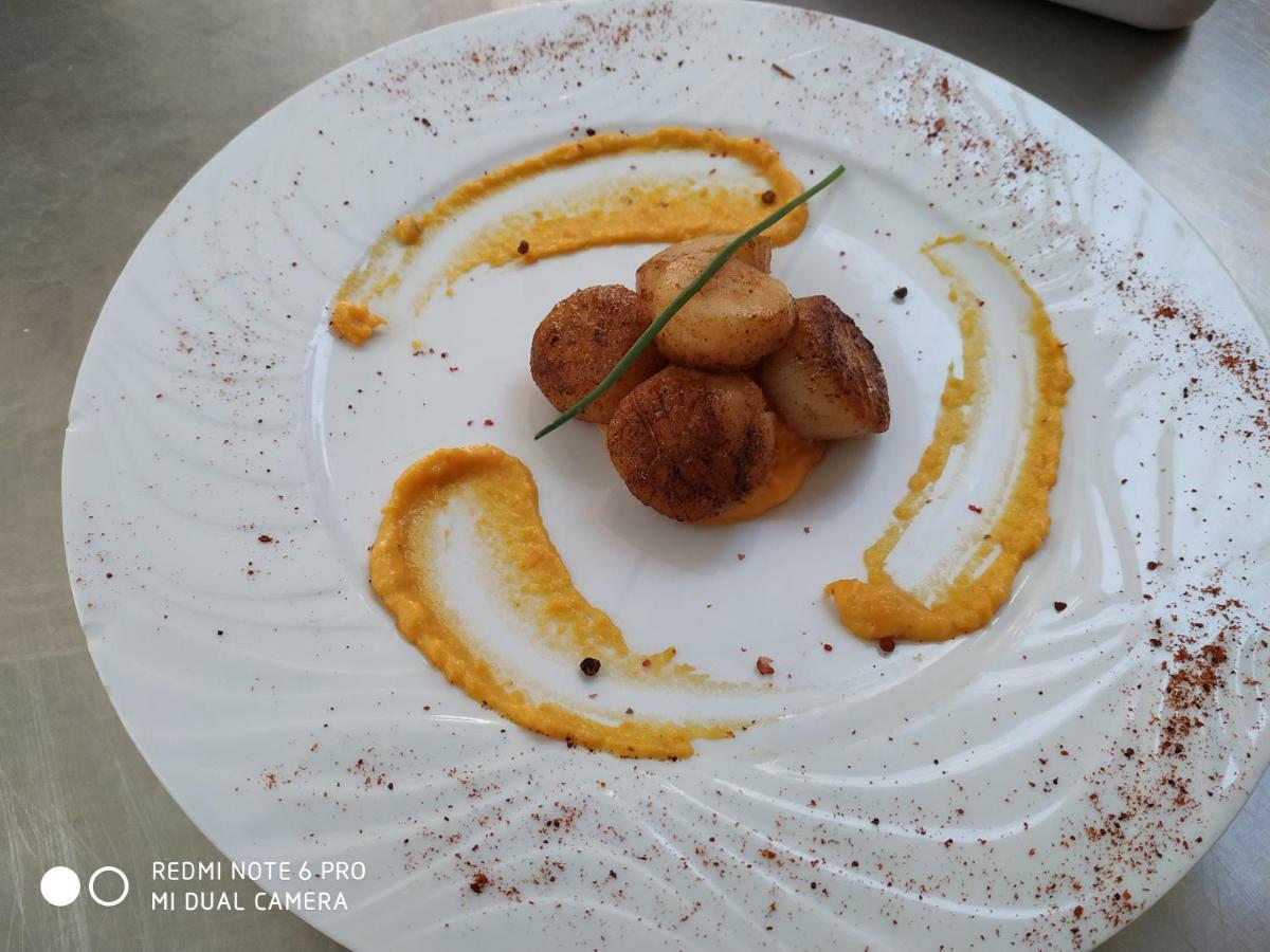 Logis Le Saint Hubert Hotel Haybes Kültér fotó